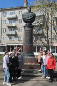 митинг у памятника А.М. Василевскому